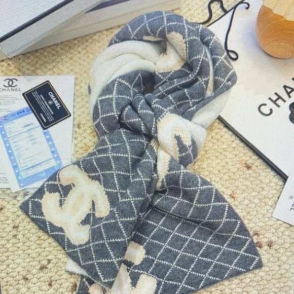 Chanel Diamond-Patterned Cashmere Scarf - Picture 1 of 7